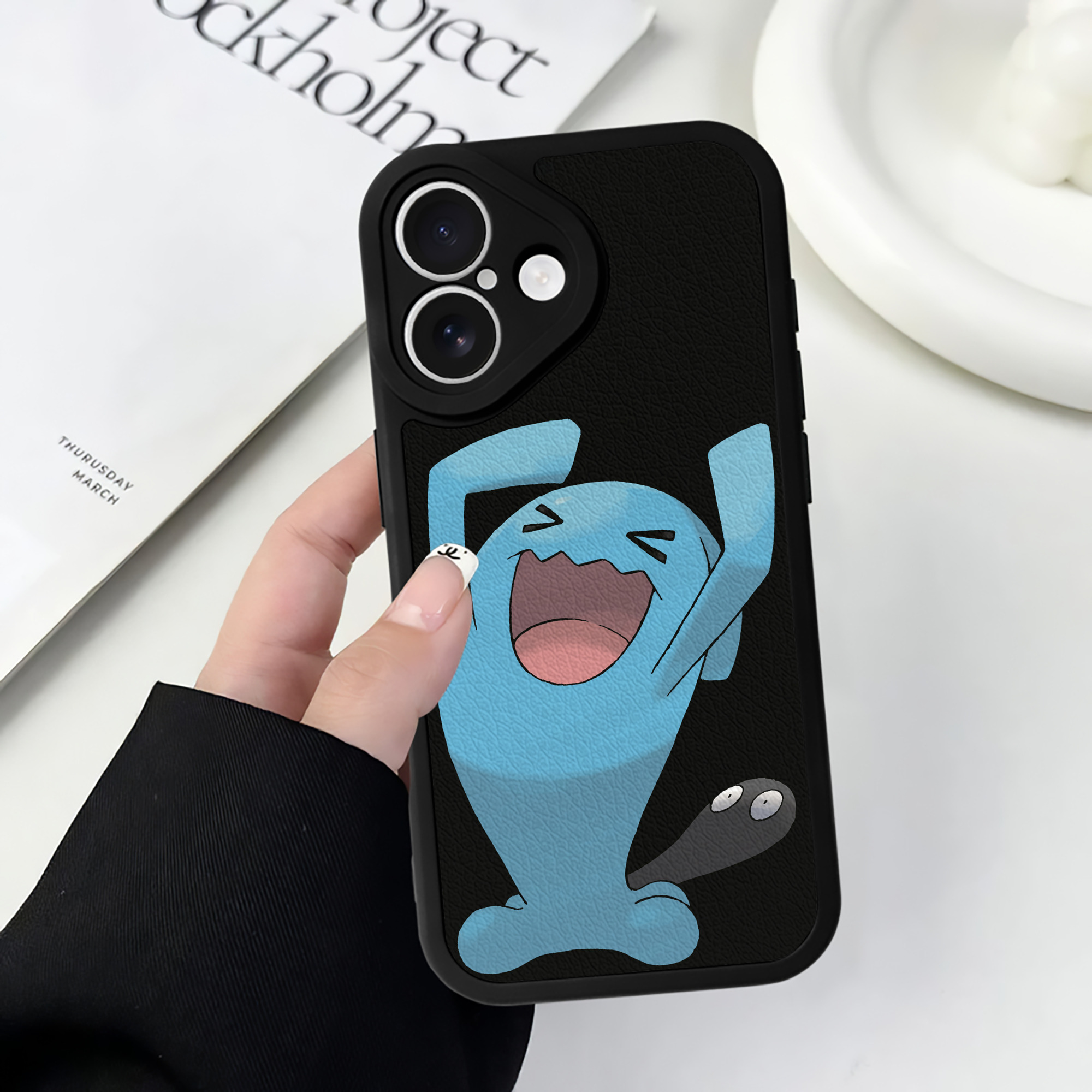 （画像用） ポケットモンスター Pokémon 【iPhone 16シリーズ対応】シリコンスマホケース（レザー調） 材質：シリコン